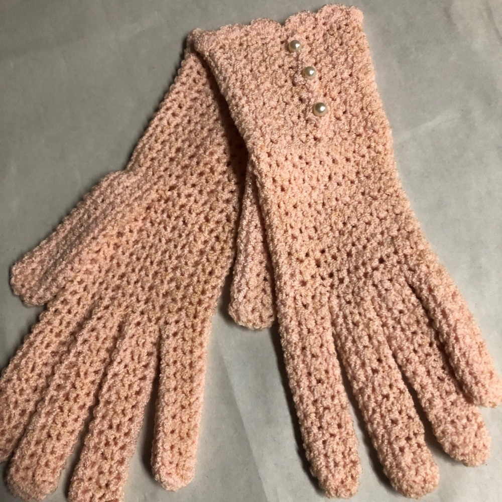 Vintage pink Crocheted Gloves 1950's/60's faux pearl